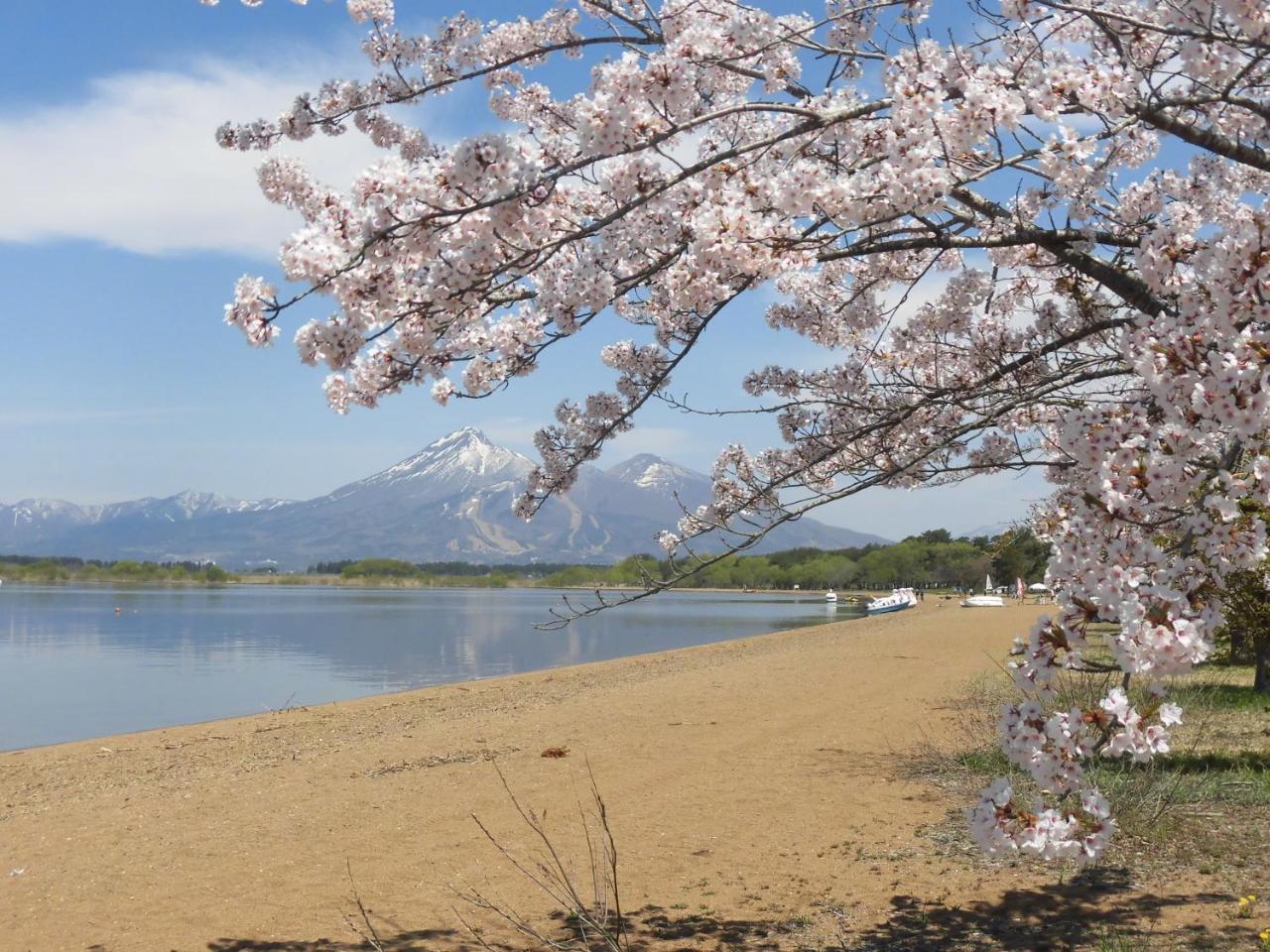 Lakeside Banko Hotel Inawashiro Bagian luar foto