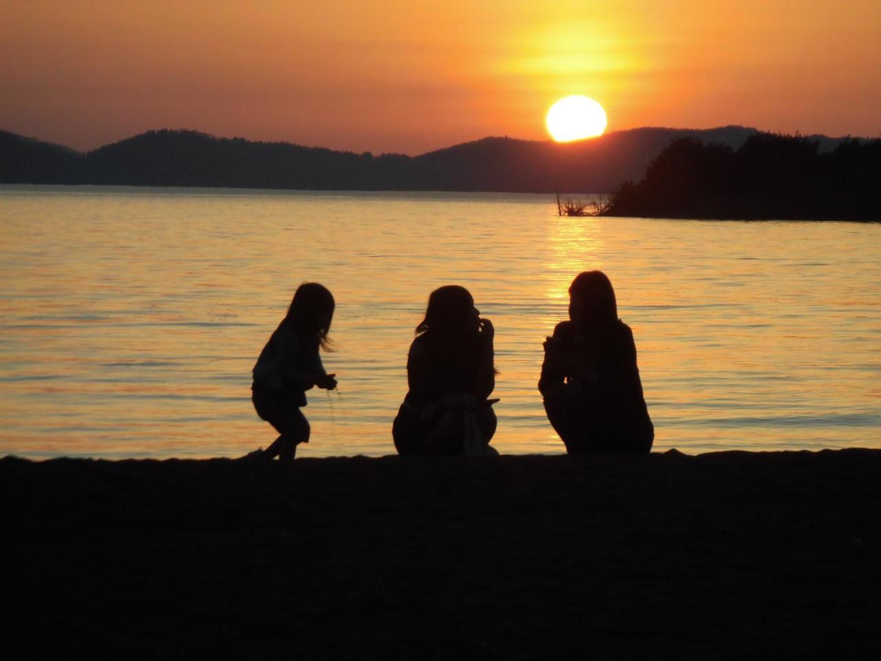 Lakeside Banko Hotel Inawashiro Bagian luar foto